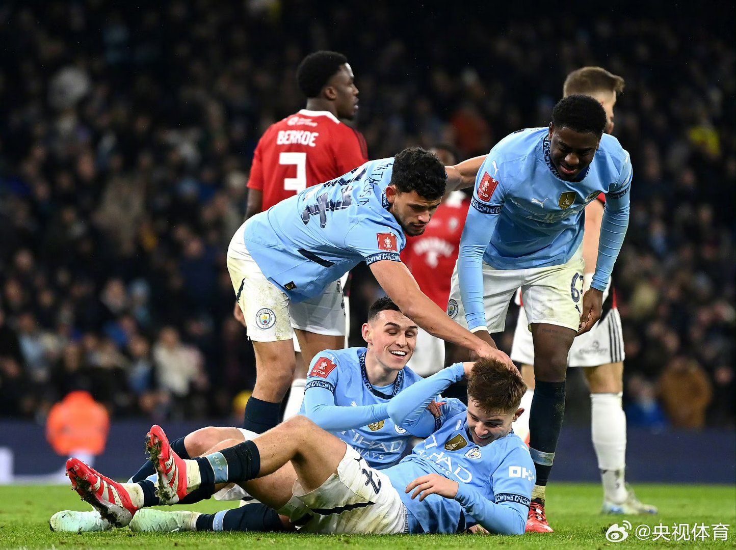 英雄联盟S15-包含清晨突围战来临，曼城围绕NBA季后赛刷新队史纪录，管理层满意，训练强度明显提升的词条