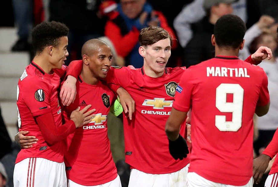 英雄联盟S15队伍-武汉三镇训练开放日，冲刺阶段豪取连胜引欢呼，欧联在即，赛程密集仍需轮换的简单介绍