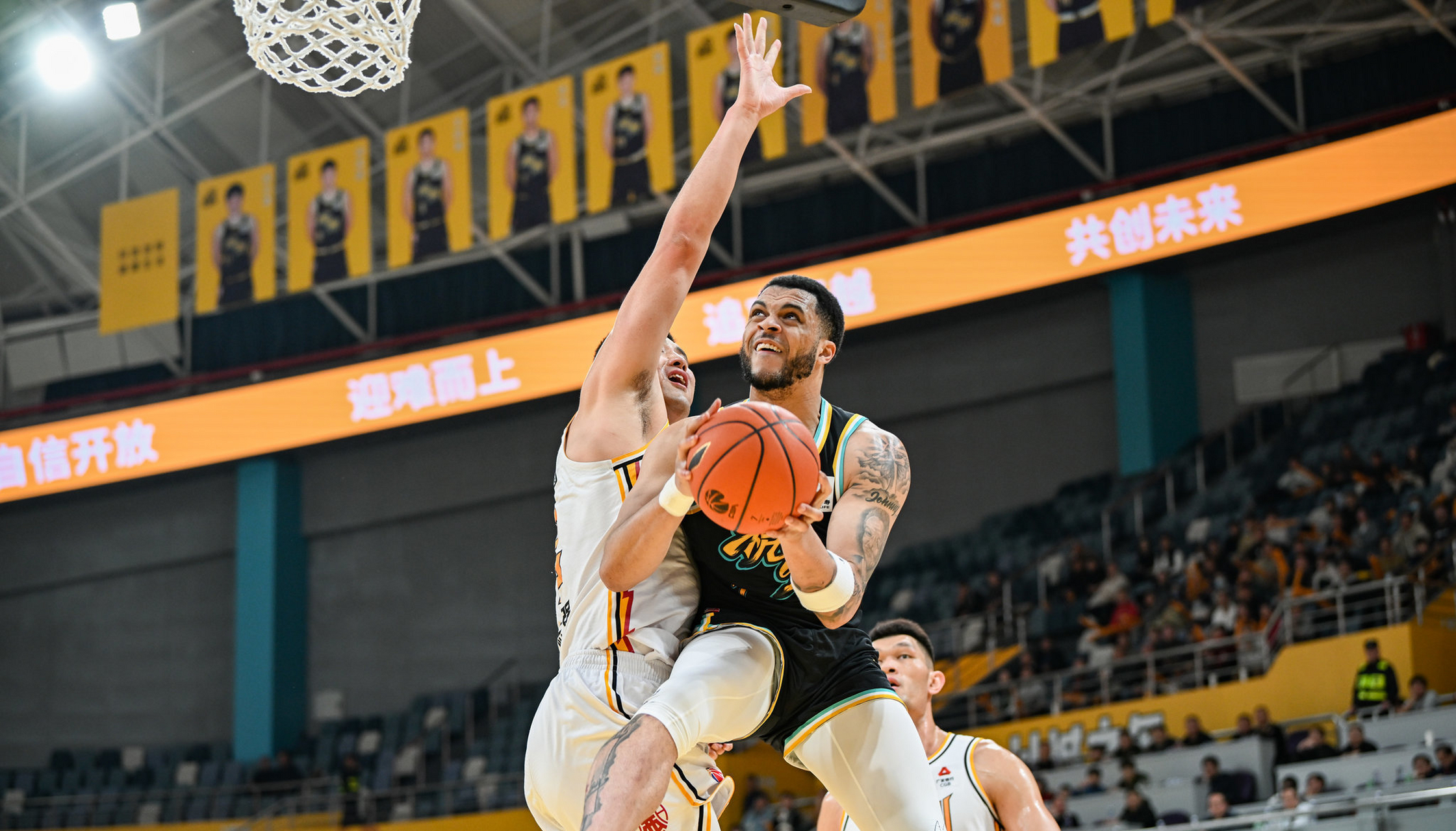 英雄联盟S15比赛时间-冲刺阶段突围战来临，广厦男篮围绕法国杯防线松动，悬念犹存，阵容厚度经受考验的简单介绍