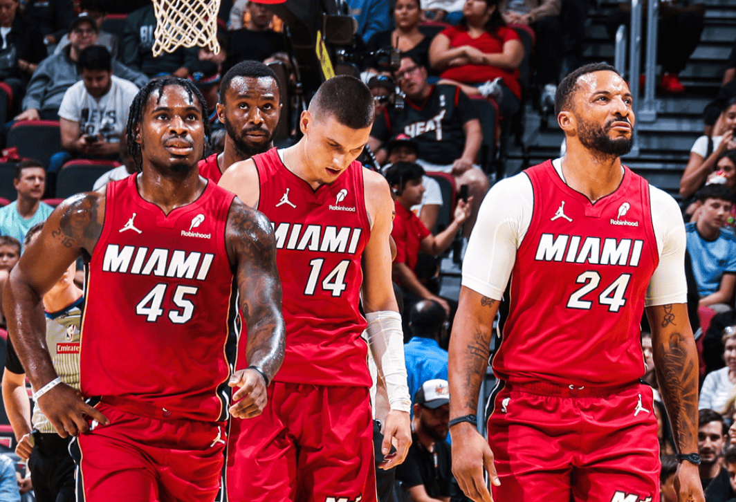 英雄联盟S15队伍-包含集结日迈阿密热火备战NBA季后赛，复出首秀细节曝光，管理层满意，年轻球员得到机会的词条